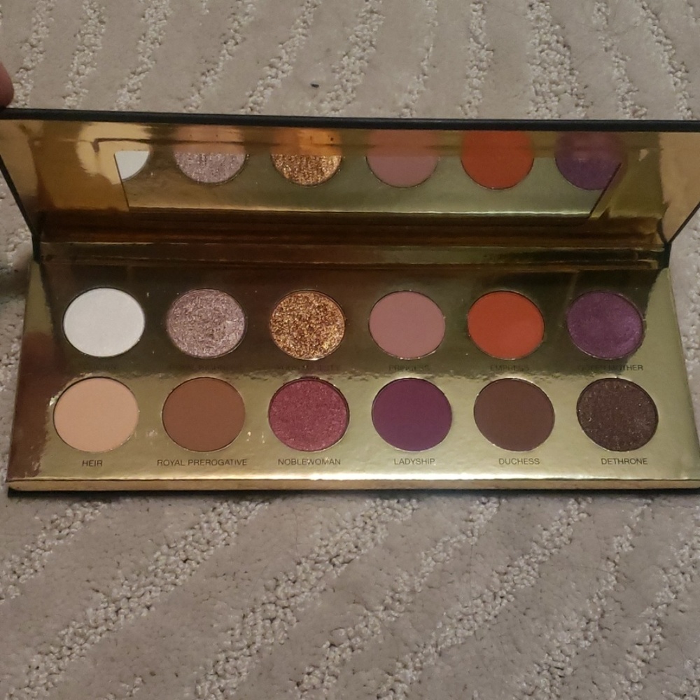 Coloured Raine Queen of Hearts pallete